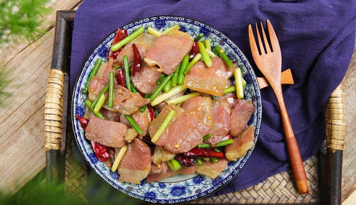 原创            腊肉和什么菜炒好吃又简单？怎么做最好吃-值得推荐-腊肉配什么菜炒好吃
