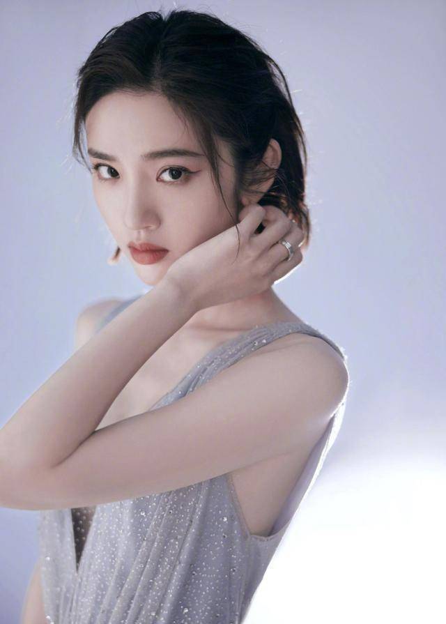 《乔家的儿女》靠着选角拉分迎来收视狂潮_毛晓彤_白宇_演技