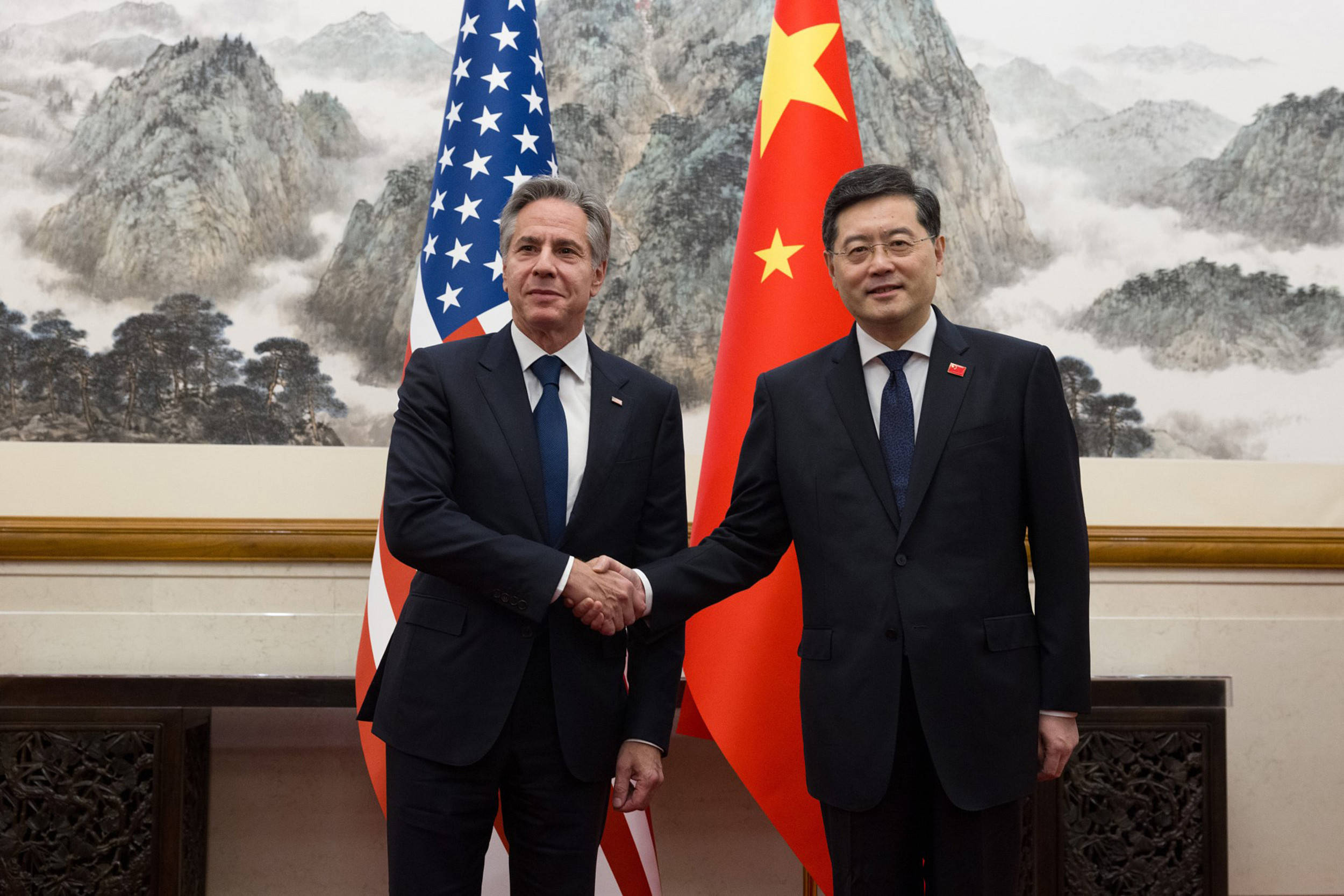 2023年6月18日,北京,中国国务委员兼外交部长秦刚(右)与美国国务卿