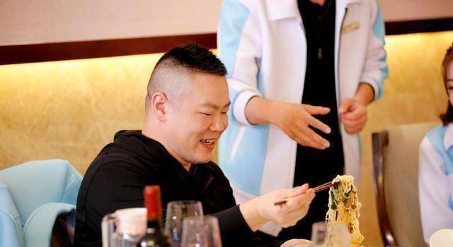 张钧甯"红"了,因为岳云鹏,不过热巴的表情最为真实_张艺兴_节目_整体