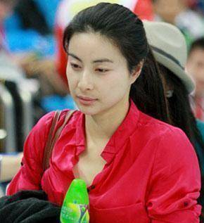 "跳水皇后"郭晶晶,曾收获无数金牌的她,今每月退休金有多少?