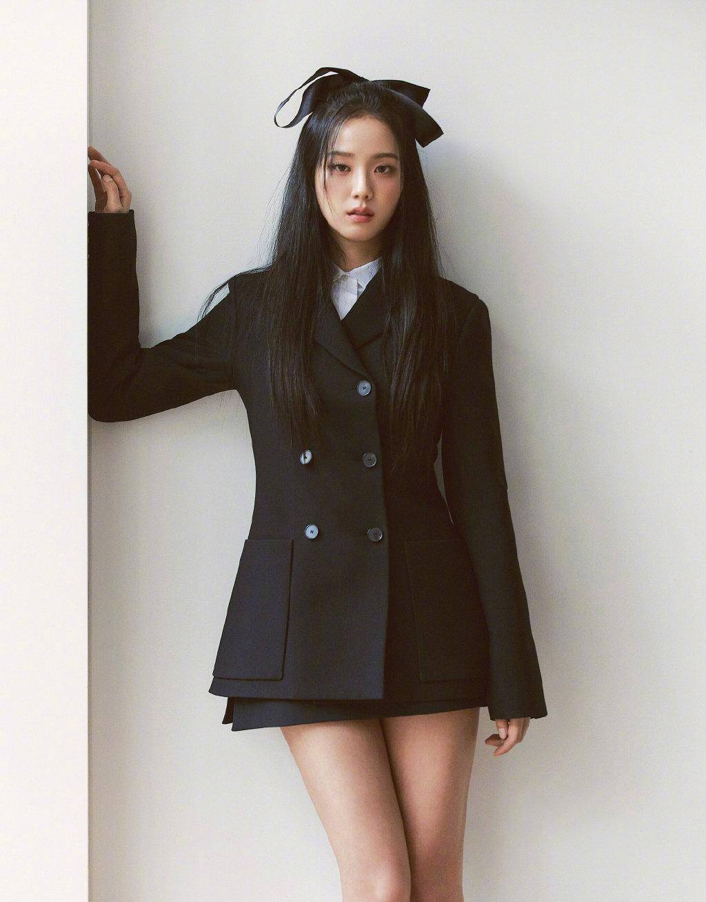 金智秀拍出时尚写真,白色洋装裙清纯淫荡,清纯如白纸_气质_经典_设计