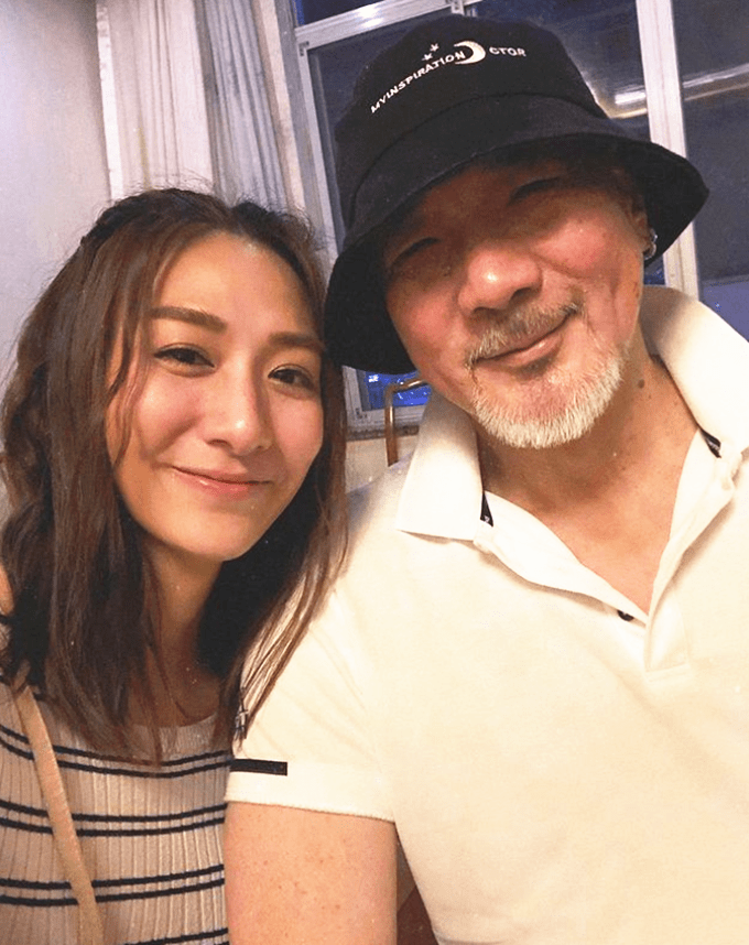 72岁徐少强与女儿相聚!