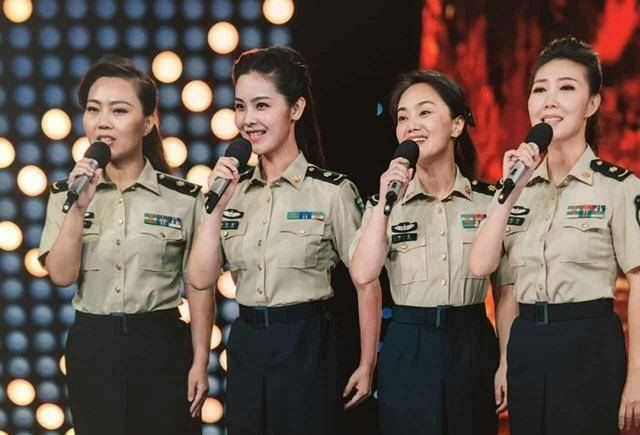在文工团中混着较高的军衔和福利,但其实这些明星原本就是部队文工团
