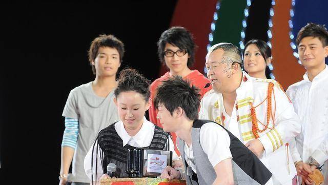 张佳宁与王栎鑫教育背景简介_常德市_中国_戏剧