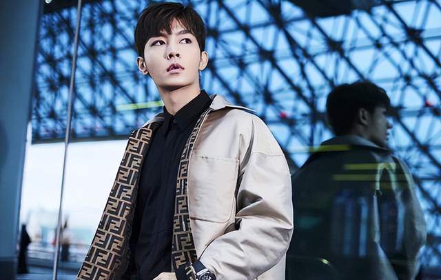 炎亚纶与多位男性激吻照曝光,疑似同时与四人交往,人设要崩塌了