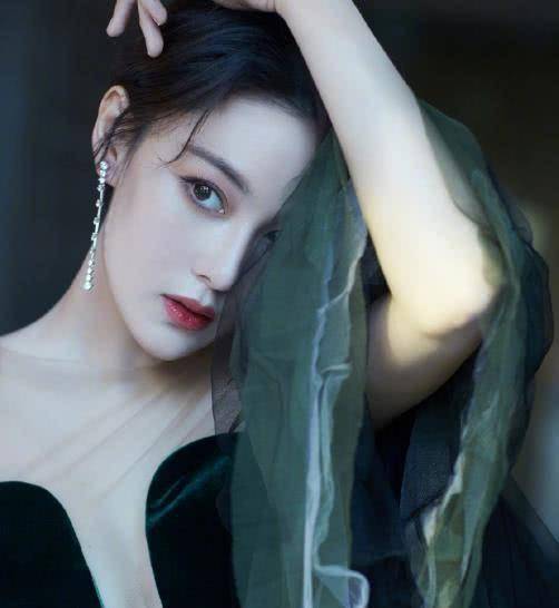 张馨予晒最新体重照,回看近两月的吃播日常,果然明星只是胖着玩玩