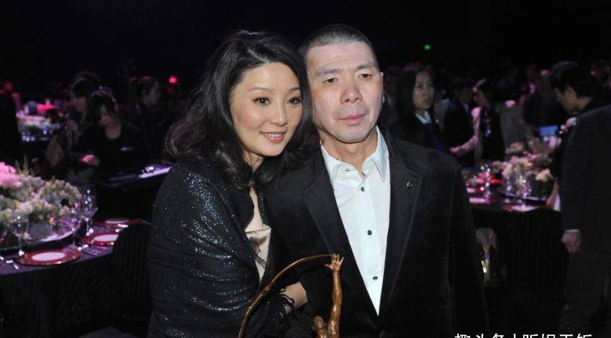 陈建斌"潇洒秘史":靠吵架娶回琼瑶剧女主,成名后独爱年轻美女_呼小静