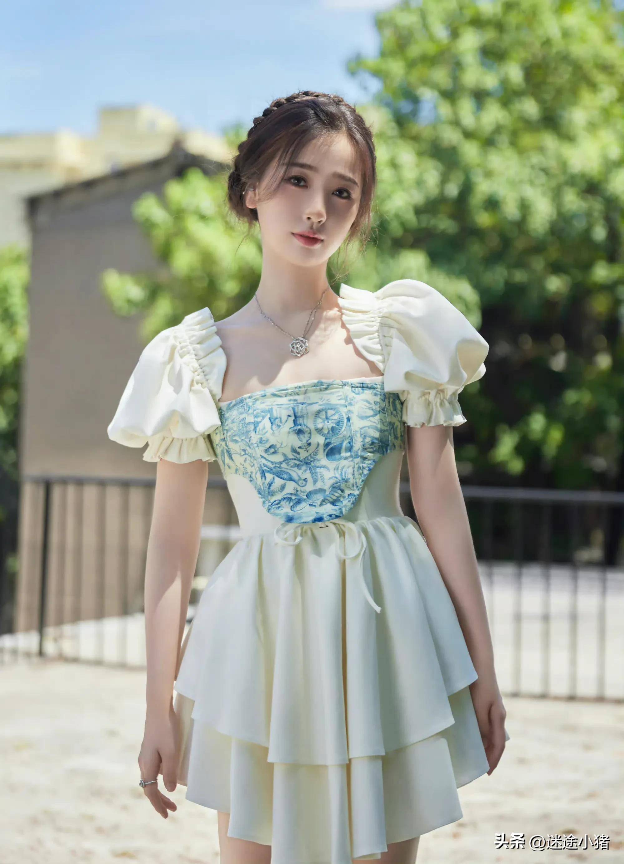 虞书欣公主礼服辫子发型,灵动清新,童趣迷人,魅力十足_美貌_见面会