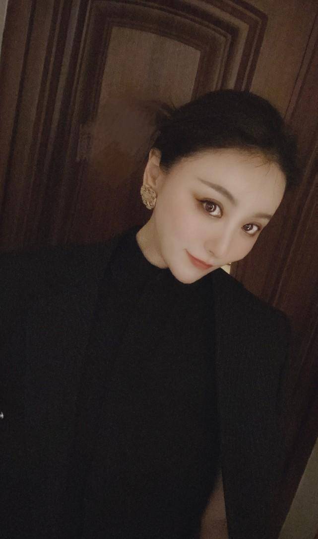 47岁自拍照被夸女神,一家四口颜值气质出众_姐姐_照片_沈娜