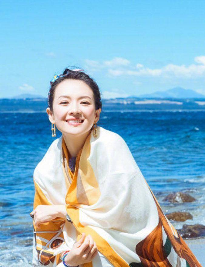 章子怡为小苹果庆生,她身穿荧光黄不像41岁,汪峰眼光真好_发型_女儿