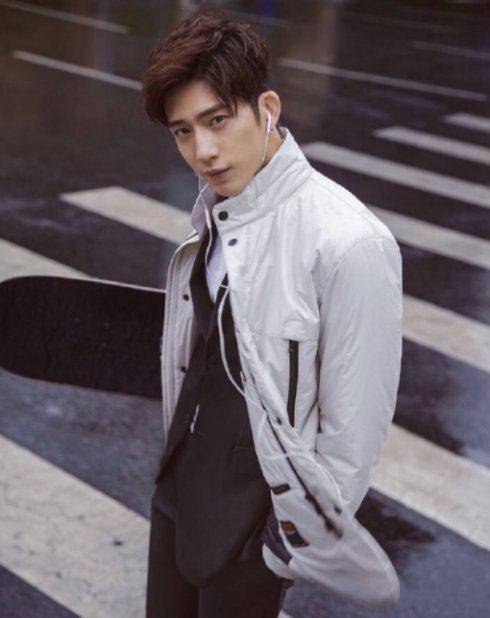 伴郎团和伴娘团成员也全部曝光,伴郎团由井柏然,刘昊然和郭麒麟担纲