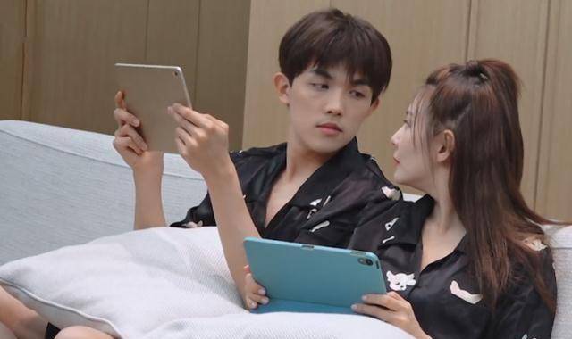 张雨绮与李柄熹玩高空秋千时,谁注意男友对她的称呼?