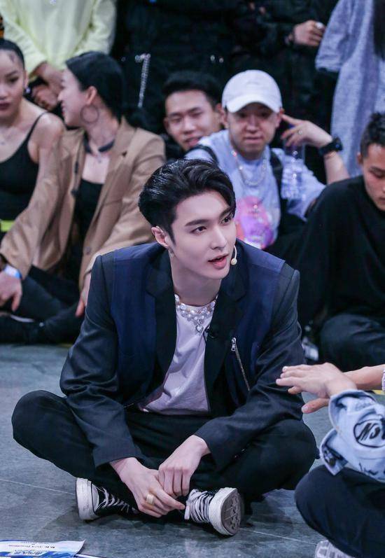 张艺兴再被安利,作品火到国外,解约后口碑果然好了_李荣浩_杨丞琳