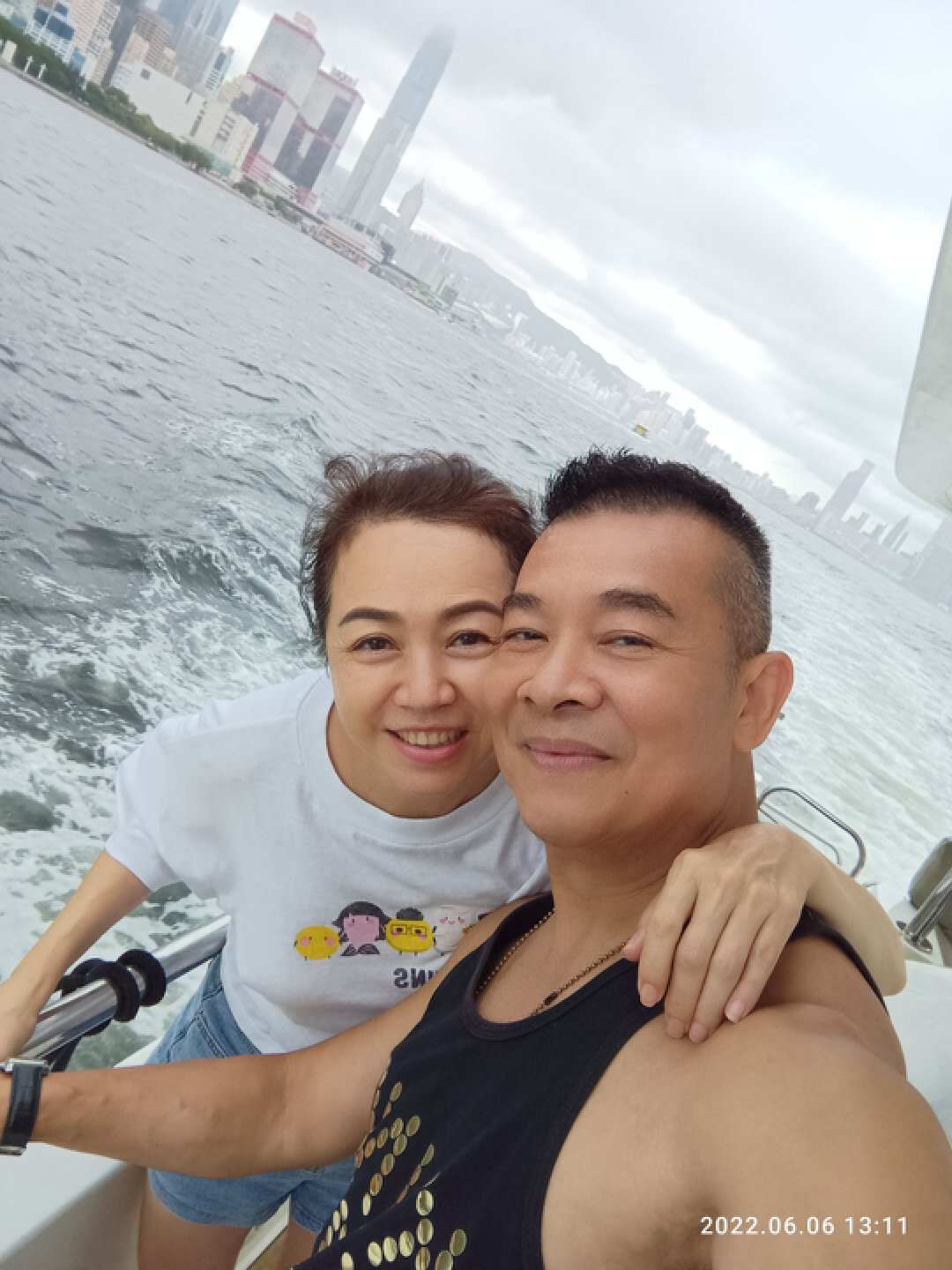 吴毅将的现任妻子是前港姐唐丽球,曾有消息指出,吴毅将在还没有与前妻