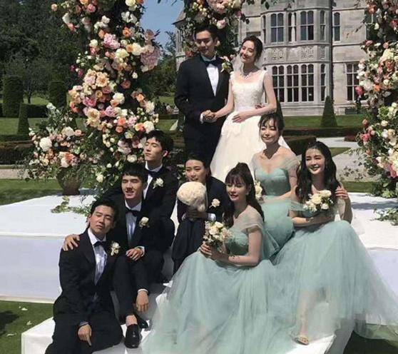 张若昀唐艺昕的结婚图片