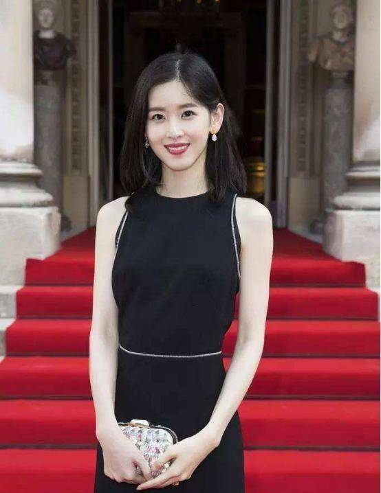 章泽天长发造型,配黑色礼服,看着显瘦有魅力_气氛_衣服_气质