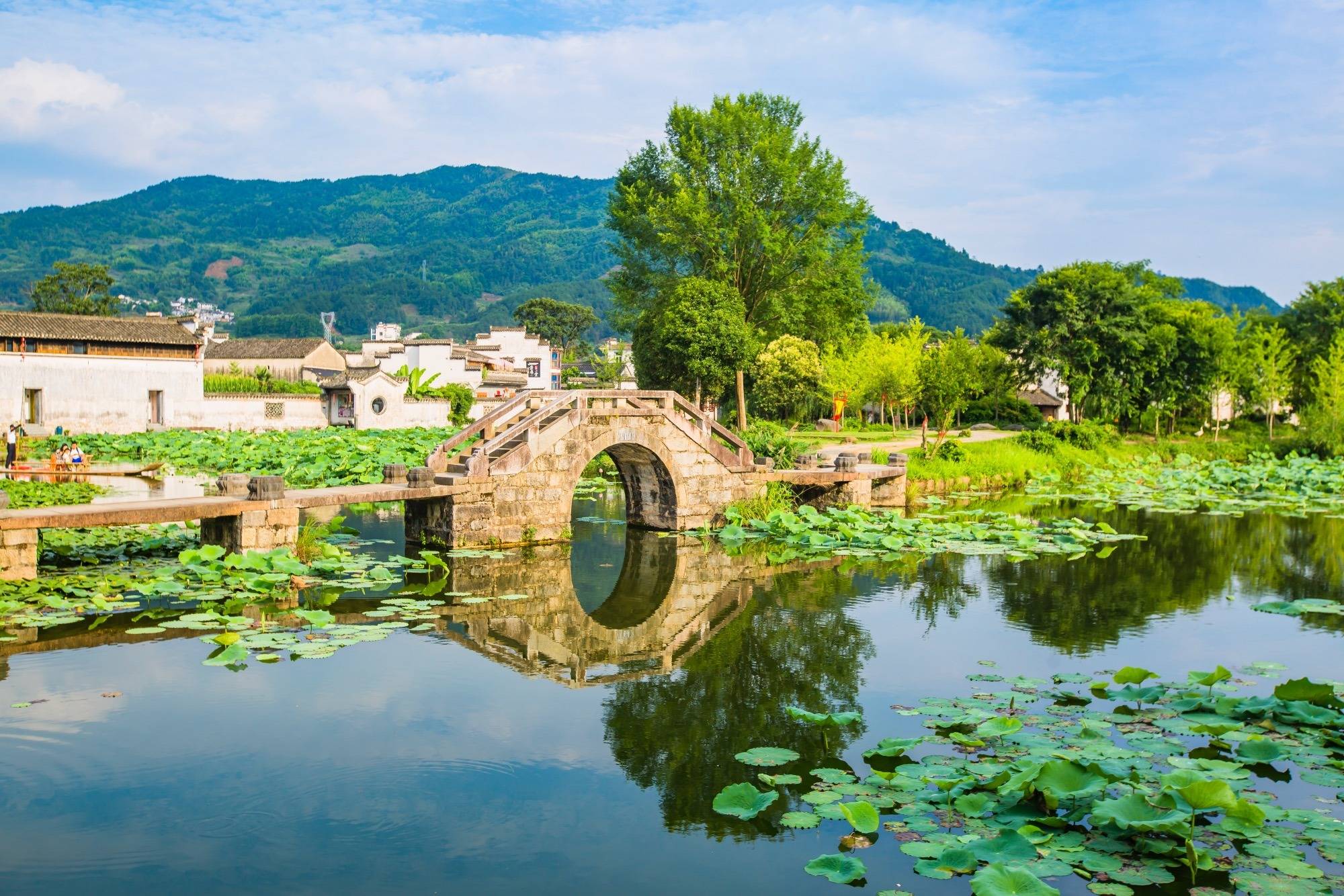 安徽皖南呈坎古镇,村中藏有众多古建筑,还有着神秘奇特的风水