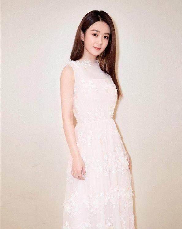 赵丽颖近期喜欢穿黑色的裙子,好看吗?_白色_时候_模样