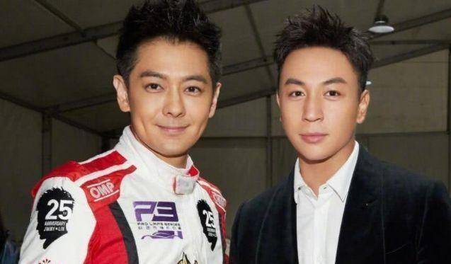 杨紫在13岁的时候,拍了一部电视剧《女生日记》,戏里何炅饰演她的老师