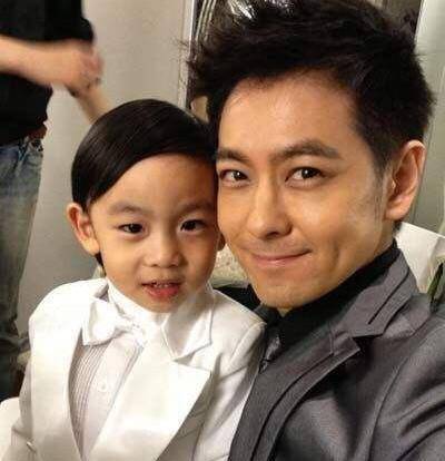 遭遇地震后,林志颖晒与kimi合照,网友:kimi都长这么高了!