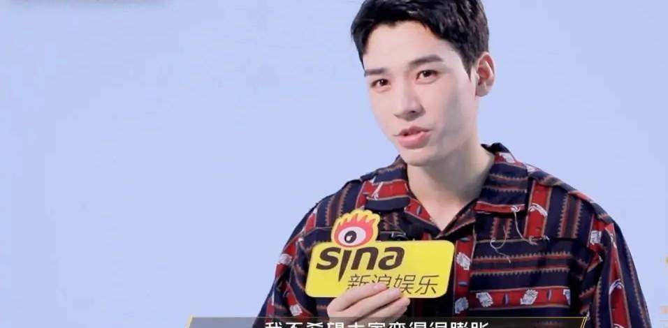 他明明那么爱财,却呼吁粉丝买代言量力而行,活该他火呀_龚俊_腹肌