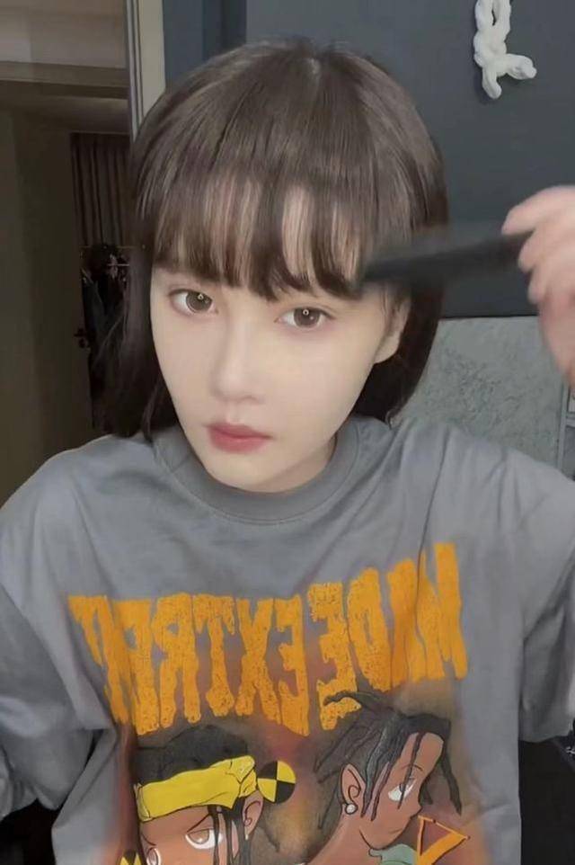 赵本山女儿球球出手大方,陪男友妈妈过生日送奢侈品,获婆婆认可_化妆