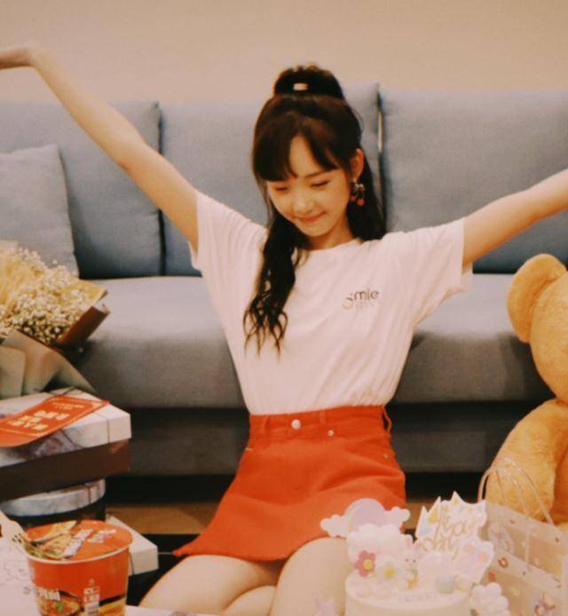 终于等到吕小雨穿短裤!