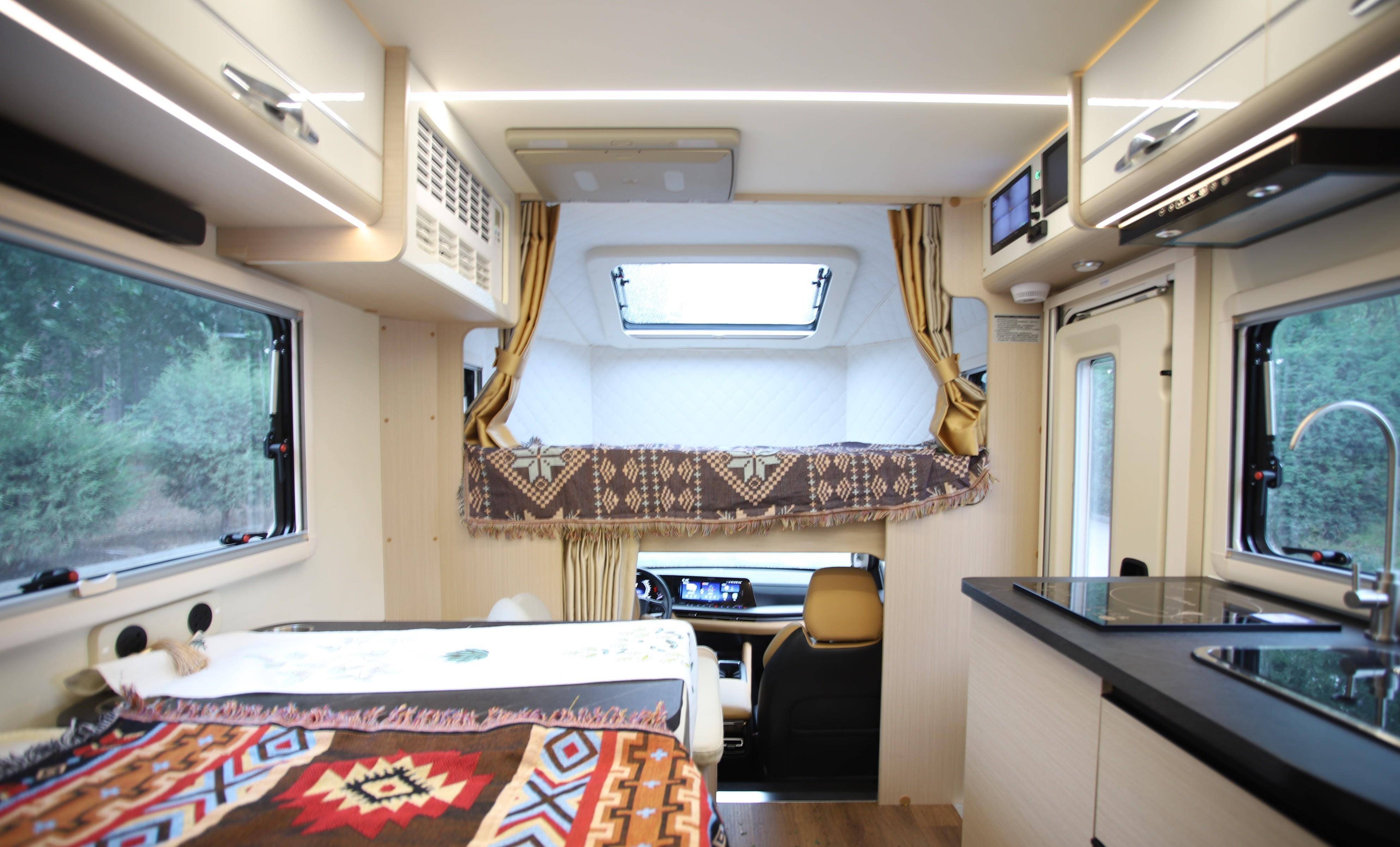 长安新款房车实拍首发!四驱2.0t 8at,布局,颜色可选,配置更强