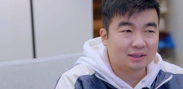 住夫家别墅的何雯娜话语权少,梁超嫌弃婚礼仪式太网红化,不高级_家庭