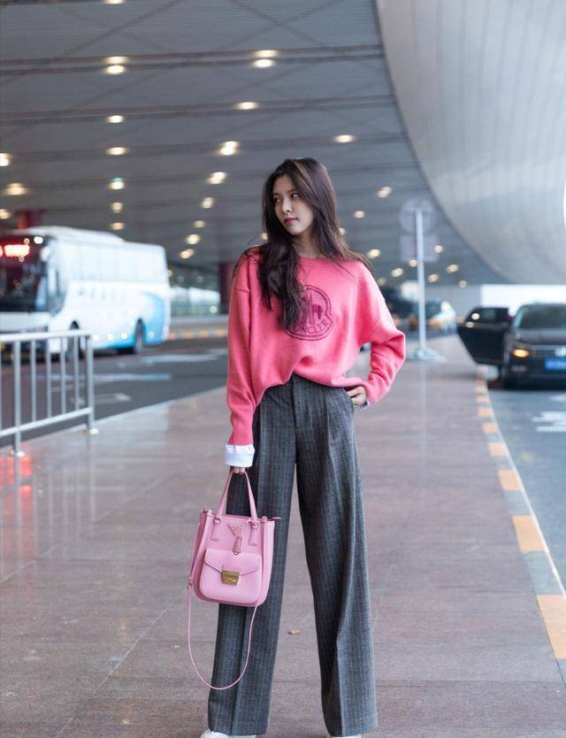 时尚少女宋妍霏的三种穿搭法,不仅百搭还显气质,日常私服超a!