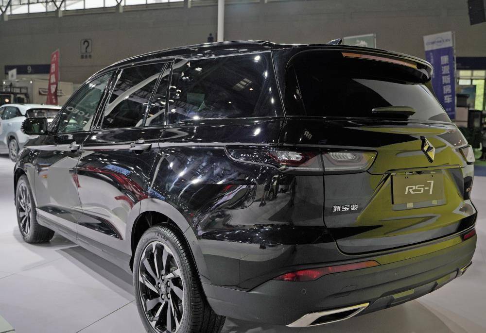 宝骏"不装了",甩出一款黑武士中大型suv!