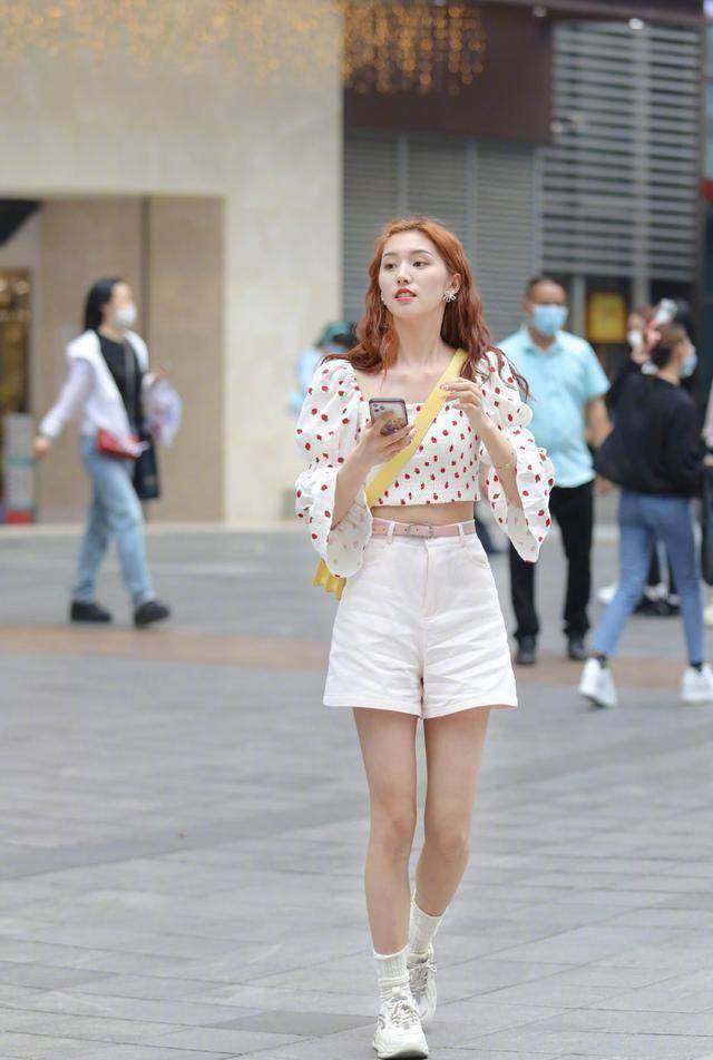 值得尝试的浅色搭配,春季搭配很适合,轻松变得更年轻_气质_衣服_白色