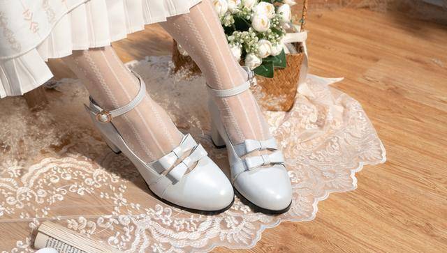 资深lo娘最爱的三款鞋子,减龄百搭显脚小,萌新却很嫌弃!