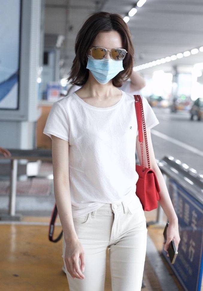 不过陈都灵实在是太瘦了.