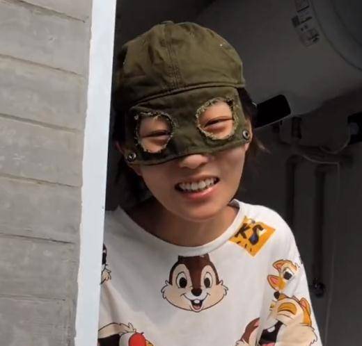 坐拥4300万粉丝,邵雨轩的搭档"张小花",颜值藏不住了_姐妹_视频_生活