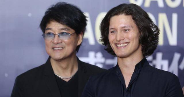 周华健儿子长相太欧美,五官没有亚洲感,以演员身份再次出道_周厚