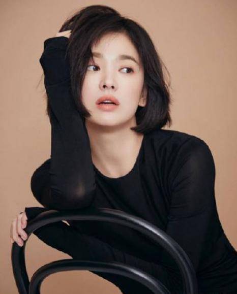 宋慧乔晒自己的短发照片,称自己28岁的时候,网友:有点显老!