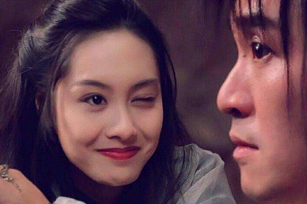 提到紫霞仙子,大家肯定会想到《大话西游》中那一眨眼就能让你心随着