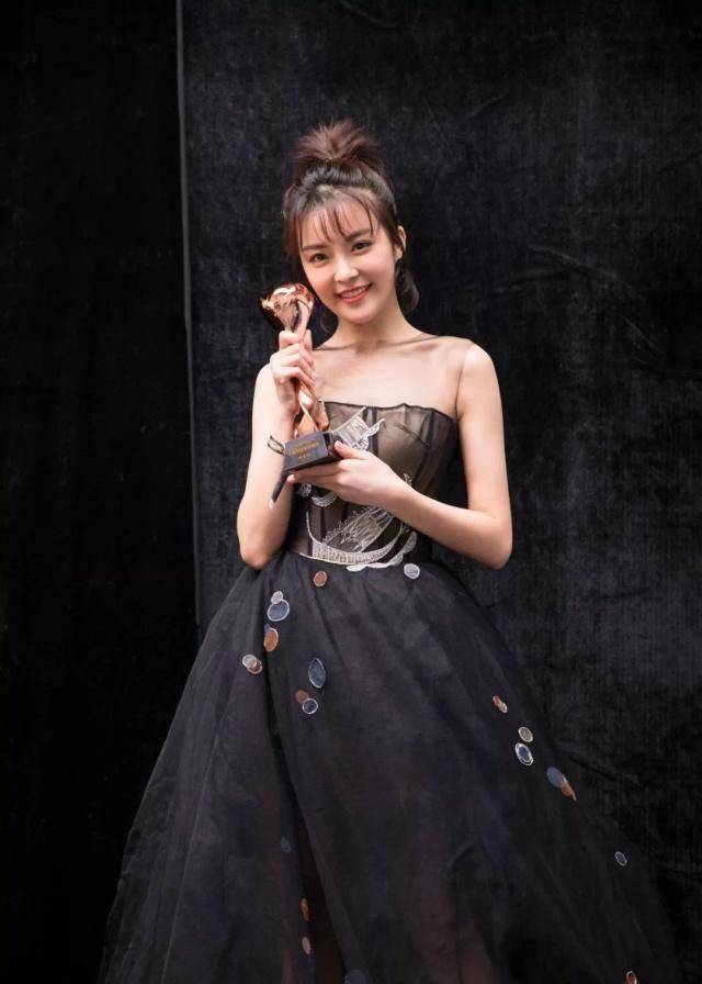 逐光少女种丹妮的演艺江湖_观众_角色_杏子