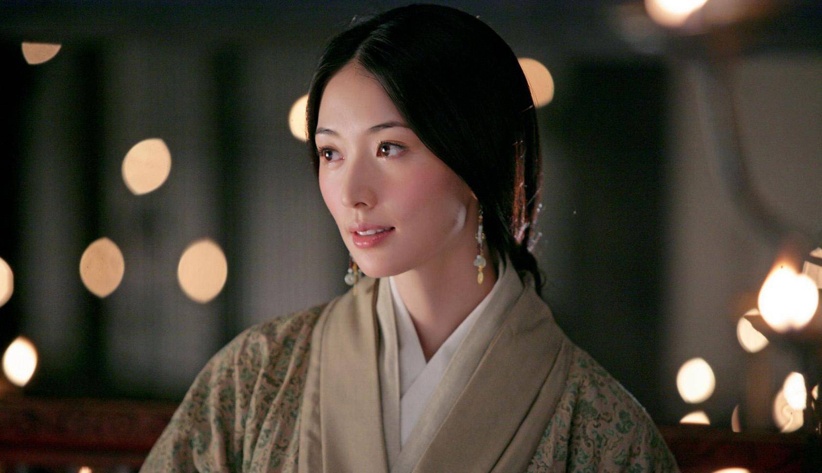 林志玲晒老公演出照,六块腹肌清晰可见,婚后生活幸福美满_黑泽良_演技