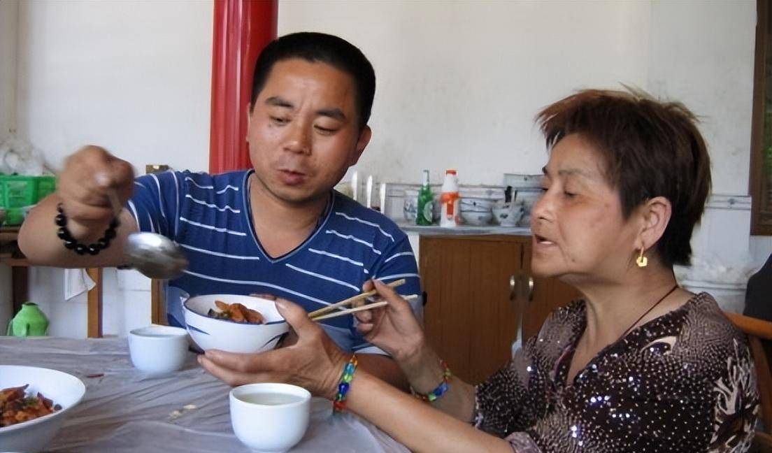 例子:婚后母子aa制,一离婚,婆婆家几乎空了:这都是我买的_刘芳_东西