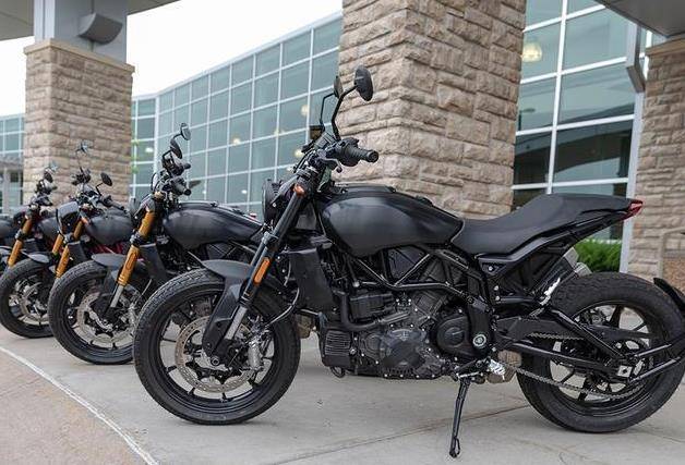 印第安复古运动街车,水冷8气门 滑动离合,120马力,全可调悬架_搜狐