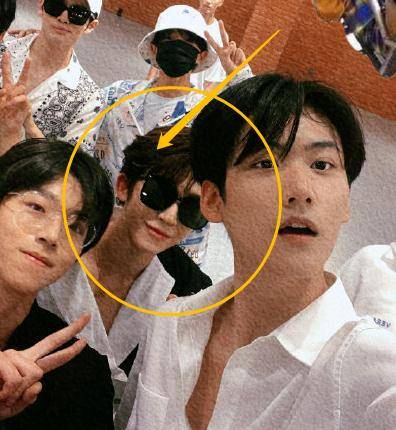 into1新合照缺一人,刘宇站位"小心机",米卡人气和存在感反差大_开心