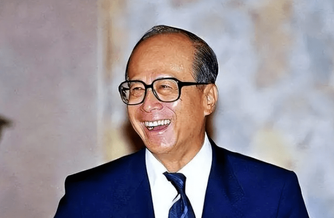 李嘉诚的钱和命:花30亿建寺庙,每天6点起床锻炼,95岁满头黑发_香港