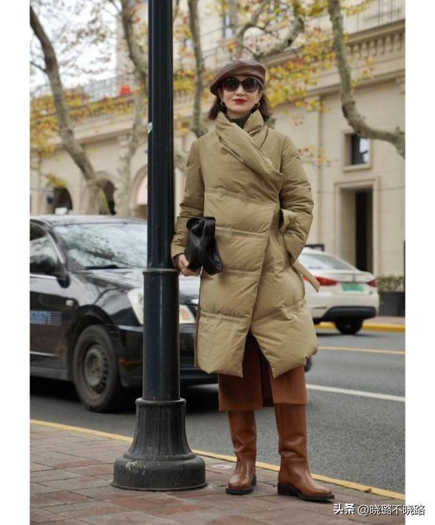 每一套衣服都透着优雅的气质,按照美来穿衣_棕色_颜色_装饰