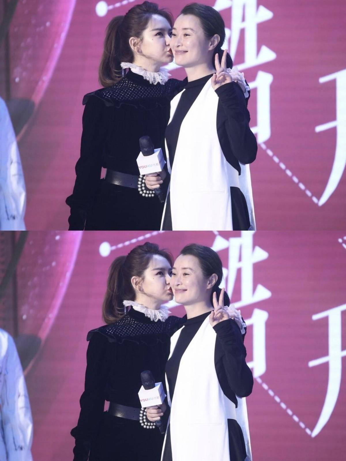 46岁吴越与38岁戚薇同框,自然老去太优雅,凭气质抹平8岁年龄差_时尚