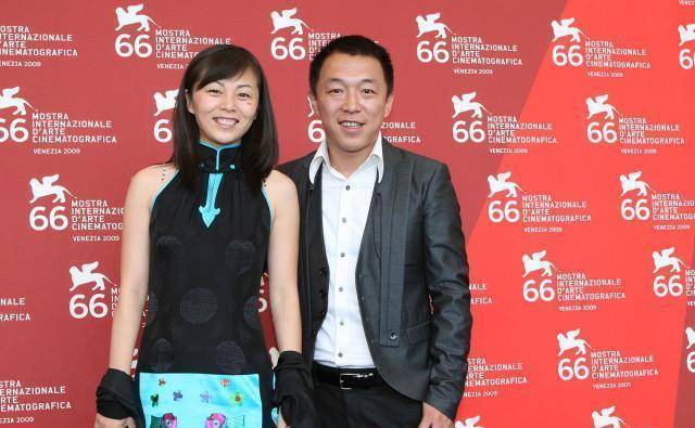 她是黄渤初恋,黄渤追了她13年,成影帝后仍对她不离不弃_小欧_妻子