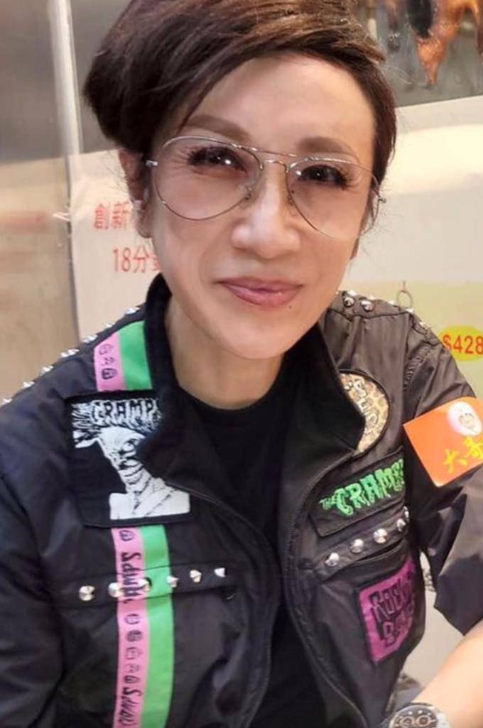 吕珊现身餐厅派饭,身材消瘦手臂如麻杆,曾一餐吐8次但否认厌食_活动