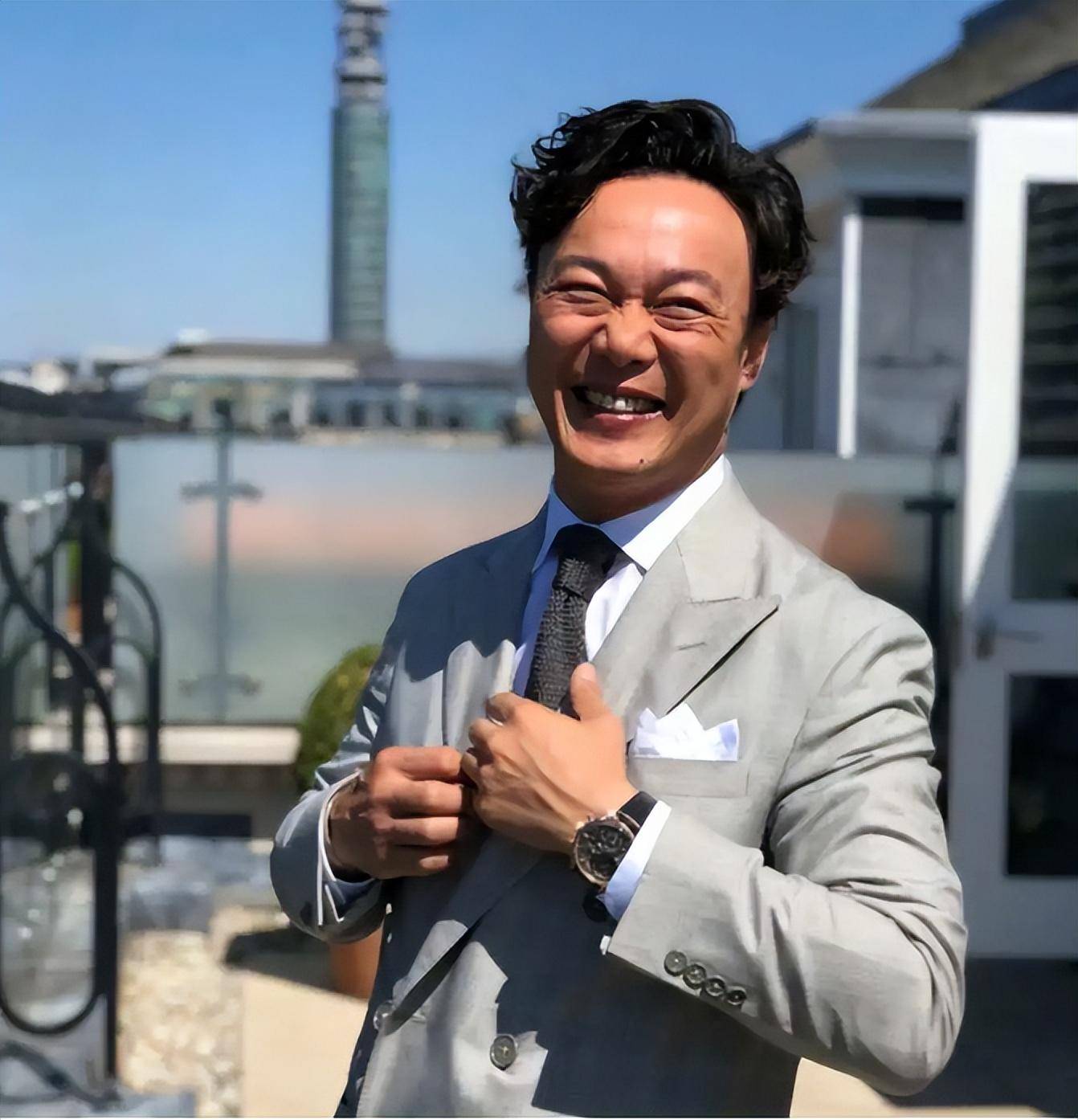 既然一心想要成为知名人物,就必须要有作为公众人物的觉悟,各方面对